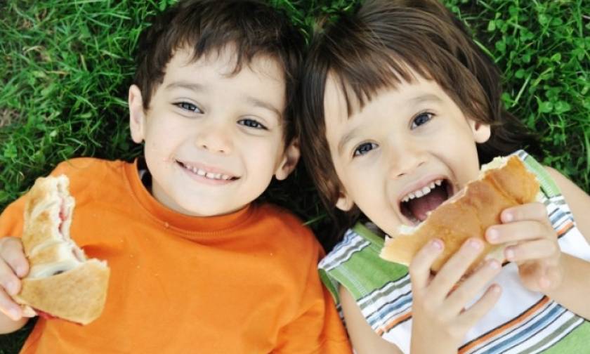 Οι πέντε κανόνες για να αγαπήσει το παιδί σας την υγιεινή διατροφή