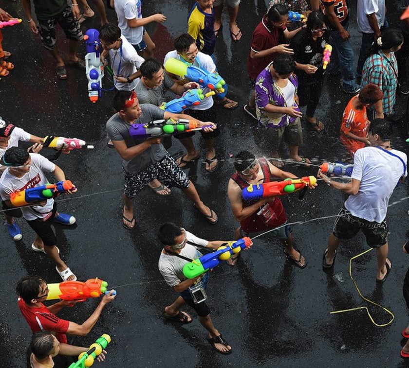 «Πλημμύρισε» η Ταϊλάνδη στο ετήσιο φεστιβάλ νερού! (pics)