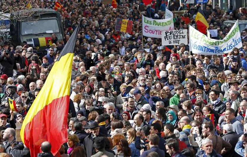 Βέλγιο: Χιλιάδες κάτοικοι των Βρυξελλών πραγματοποίησαν πορεία κατά του ISIS (Pics & Vids)