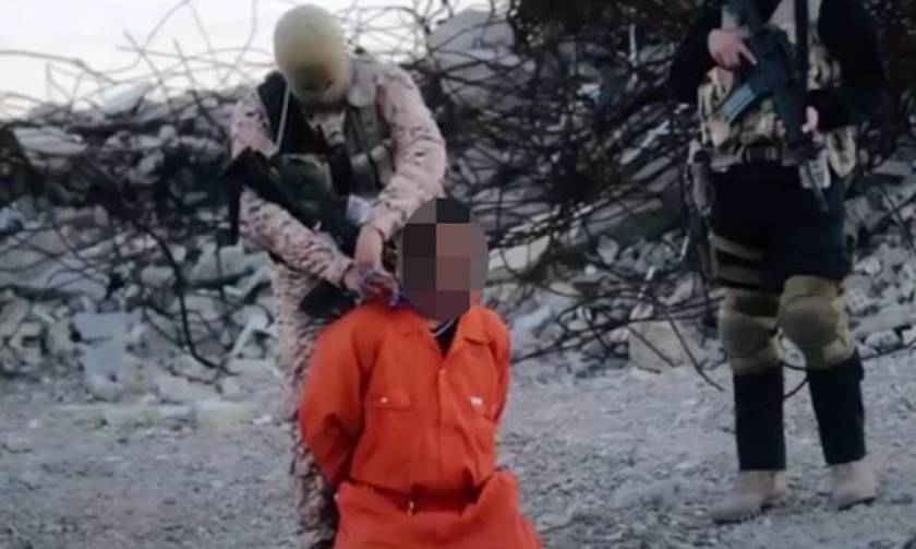 Νέα βαρβαρότητα του ISIS: Εκτέλεσαν κρατούμενο με αυτοσχέδιο εκρηκτικό κολιέ (vid)