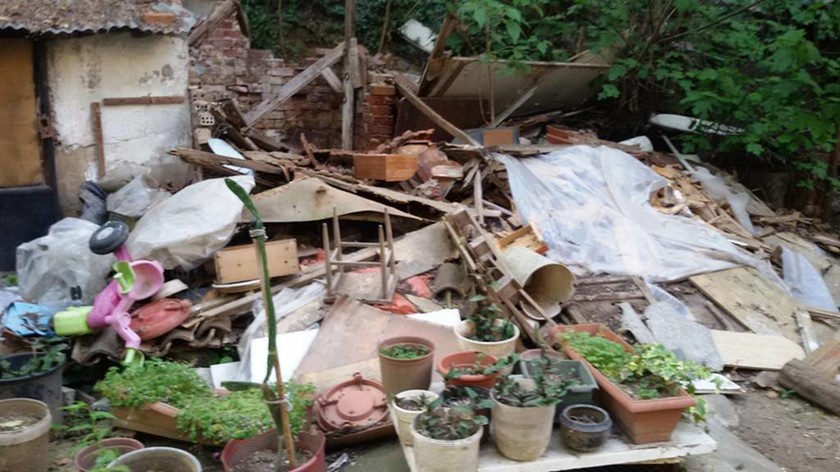 Θεσσαλονίκη: Πάνω από 6,5 τόνοι απορριμμάτων εντοπίστηκαν σε σπίτι - τρώγλη! (pics)
