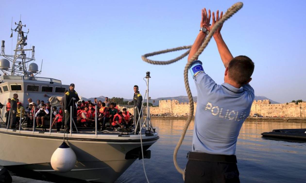 Frontex: Μειώθηκαν στο μισό οι προσφυγικές ροές τον Μάρτιο