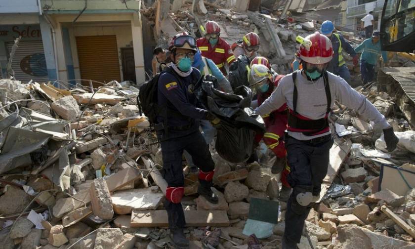 Ισημερινός: Ξένες δυνάμεις σπεύδουν για βοήθεια στη σεισμόπληκτη χώρα - Τους 413 έφτασαν οι νεκροί