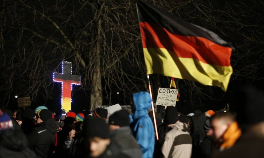 Γερμανία: Σύλληψη πέντε ακροδεξιών για άγριες επιθέσεις κατά προσφύγων