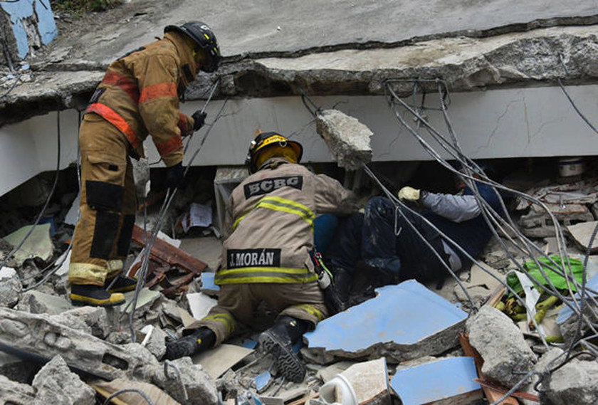 Ισημερινός: Στους 525 ανήλθαν οι νεκροί από τον φονικό σεισμό των 7,8 βαθμών (pics+vid)
