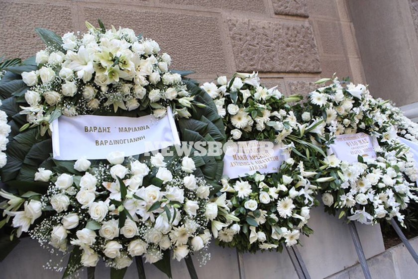 Κηδεία Γεράσιμου Αρσένη: Πλήθος κόσμου στο τελευταίο «αντίο» (photos) 