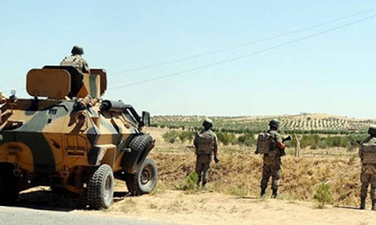 Hürriyet: Η Τουρκία αύξησε τα άρματα μάχης στα σύνορα με τη Συρία