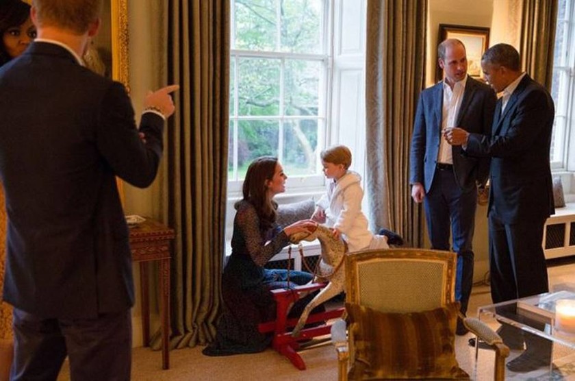 Όταν ο πρίγκιπας Γεώργιος έβαλε τη ρόμπα του και γνώρισε το ζεύγος Ομπάμα! 