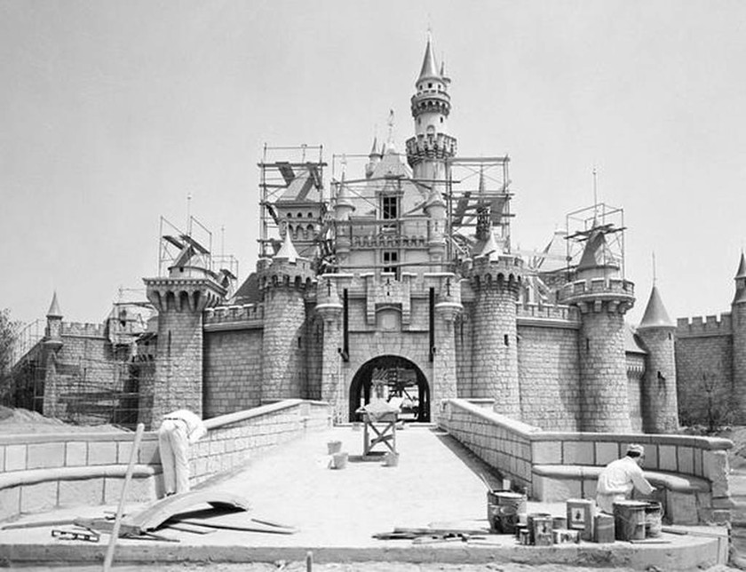 Το Κάστρο της Ωραίας Κοιμωμένης - Ντίσνεϊλαντ (1953)