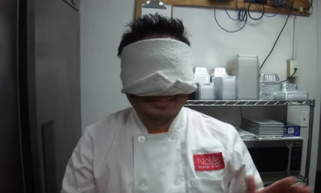 Αυτό είναι το βίντεο που κάνει θραύση – Δείτε τι κάνει ένας σεφ με… κλειστά τα μάτια