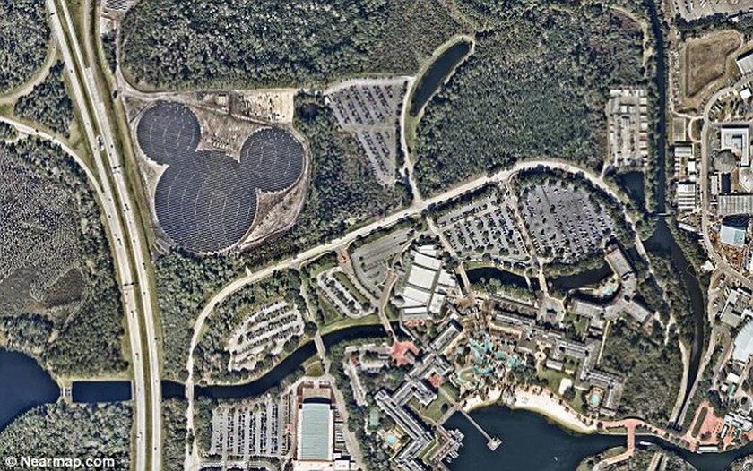 Η Disney απέκτησε το δικό της ηλιακό πάρκο σε σχήμα… «Μίκυ Μάους» (pics+vid)