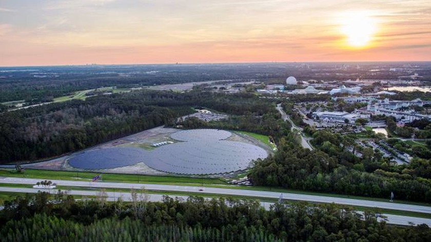 Η Disney απέκτησε το δικό της ηλιακό πάρκο σε σχήμα… «Μίκυ Μάους» (pics+vid)
