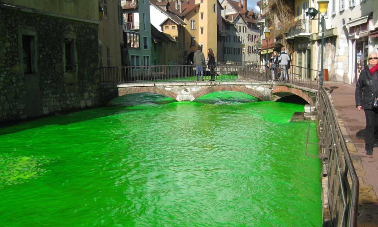 Γαλλία: Γιατί τα ποτάμια βάφτηκαν πράσινα; (pics+vid)