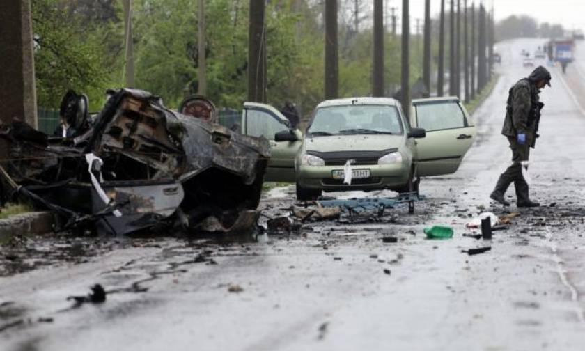Τέσσερις άμαχοι νεκροί και οκτώ τραυματίες από βομβαρδισμό στην Ουκρανία