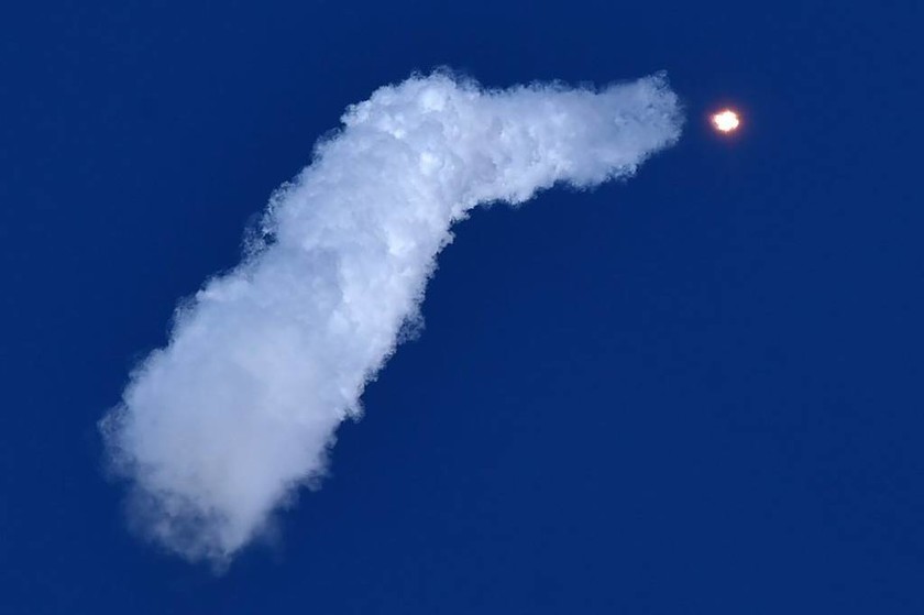 Εκτόξευση νέου πυραύλου Soyuz από νέο κοσμοδρόμιο στη Ρωσία παρουσία του Πούτιν (Pics & Vids)