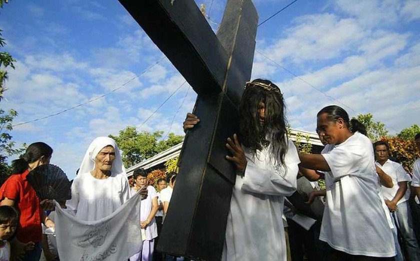 Τη Μεγάλη Εβδομάδα γίνεται αναπαράσταση της Σταύρωσης - Φιλιππίνες 