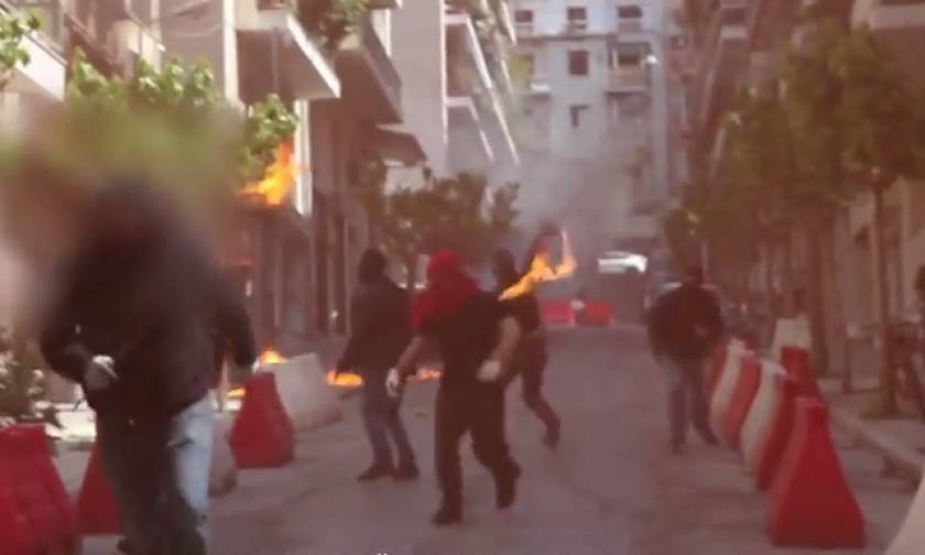 Βίντεο - ντοκουμέντο από την επίθεση των αντιεξουσιαστών στο ΑΤ Εξαρχείων