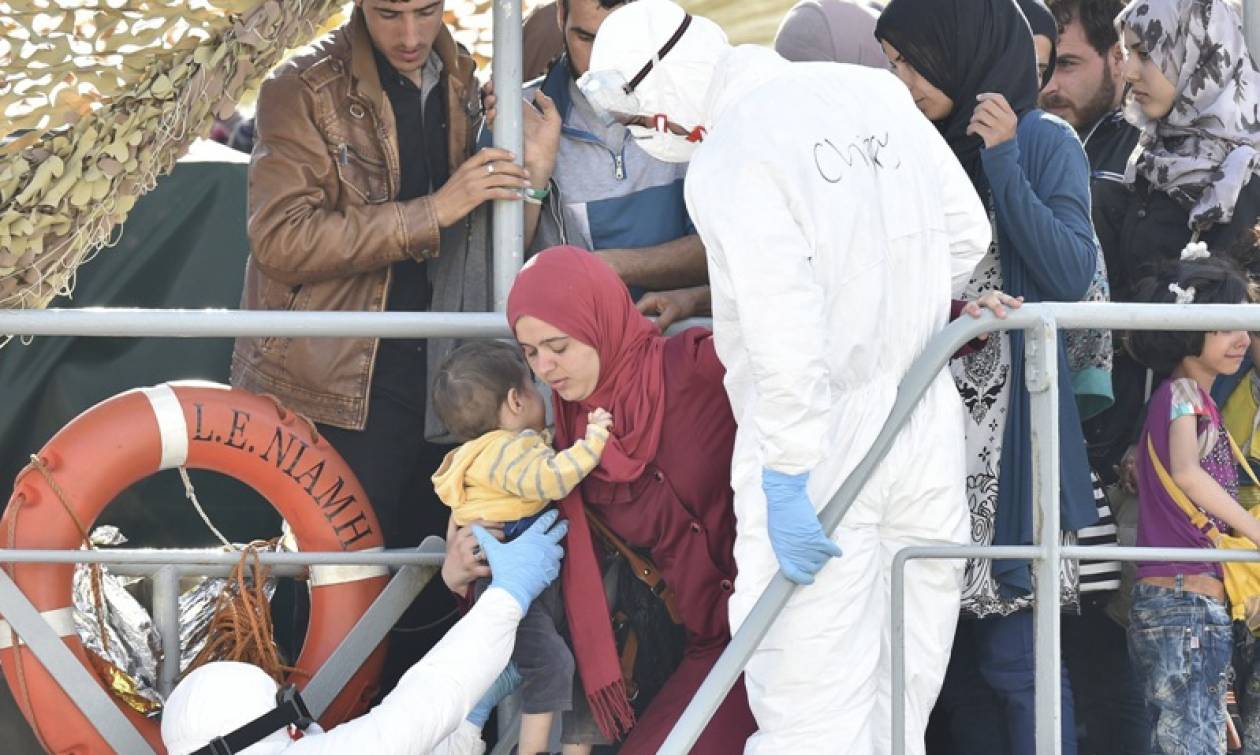 Ιταλία: 26 μετανάστες διασώθηκαν από εμπορικό πλοίο ανοικτά της Λιβύης - Φόβοι για αγνοούμενους