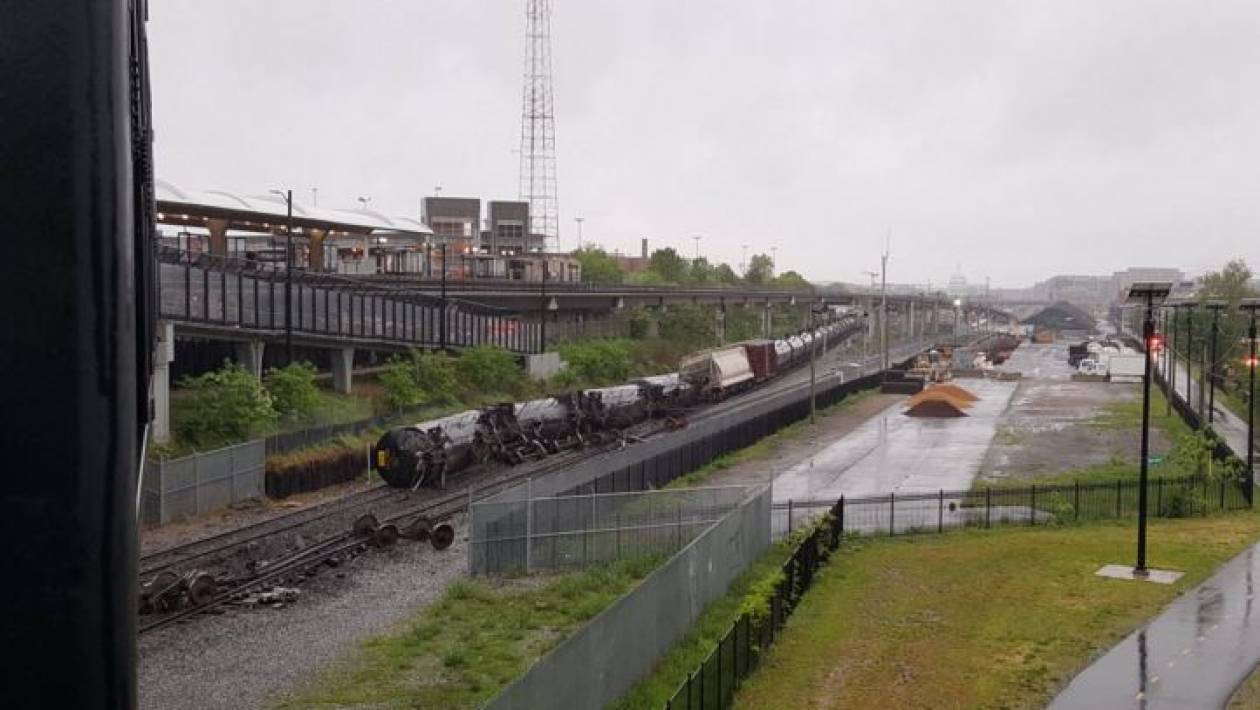 Ουάσινγκτον: Εκτροχιάστηκε τρένο εμπορευμάτων - Διαρροή επικίνδυνων χημικών ουσιών (pics+vid)