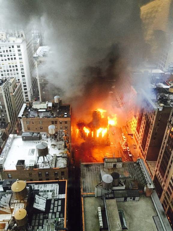 Μεγάλη πυρκαγιά κατακαίει ορθόδοξη εκκλησία στη Νέα Υόρκη – Φόβοι για εγκλωβισμένους (Pics)