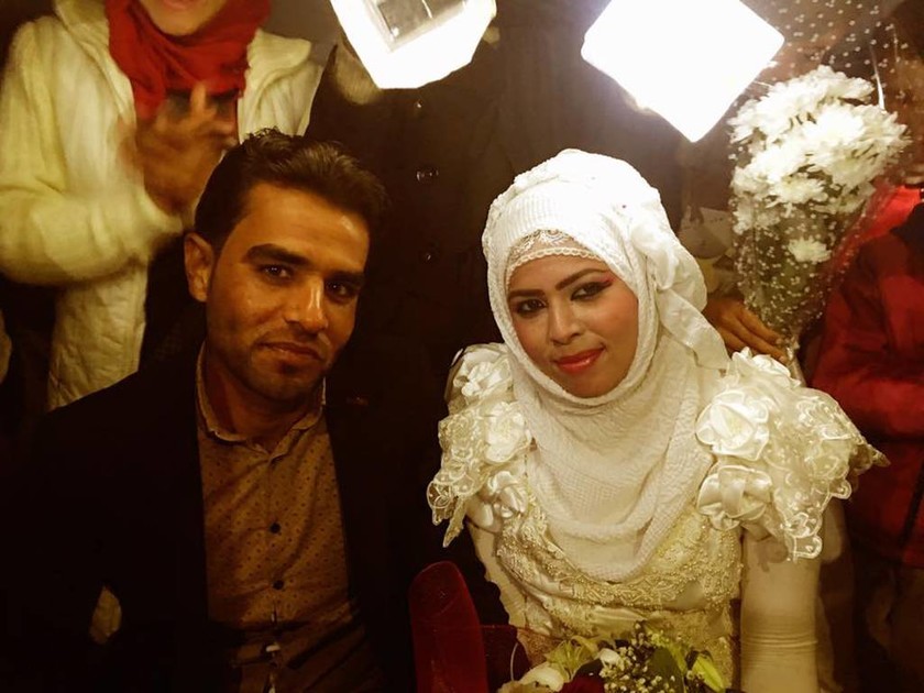 Σήμερα γάμος… έγινε στην Ειδομένη: Πρόσφυγες παντρεύτηκαν μέσα σε σκηνή! (video+photos)