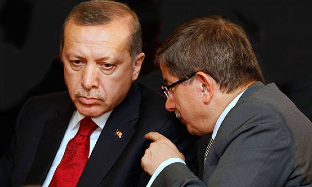 Ραγδαίες εξελίξεις στην Τουρκία: Ο Ερντογάν δείχνει την έξοδο στον Νταβούτογλου
