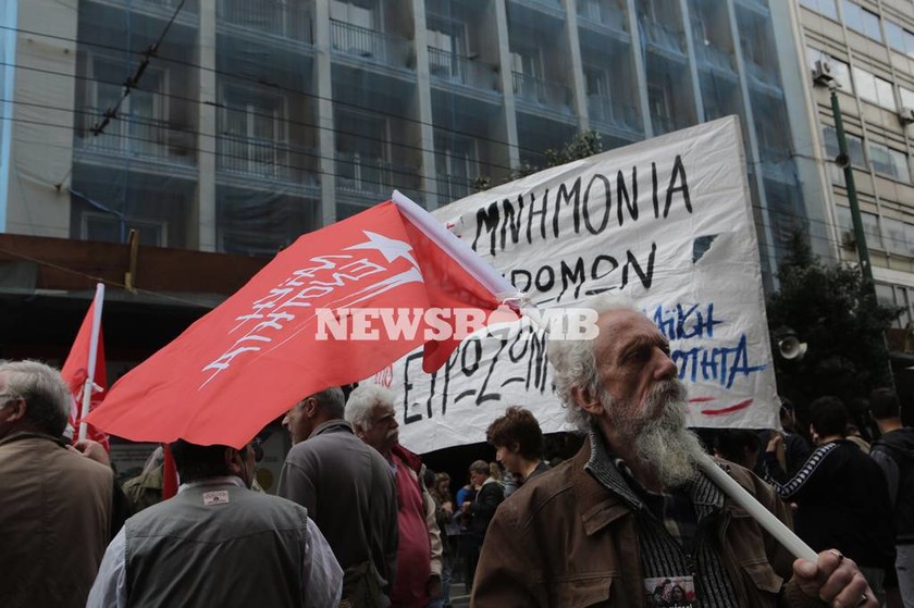 Ασφαλιστικό: Σε εξέλιξη τα συλλαλήτηρια στο κέντρο της Αθήνας (photos, video)