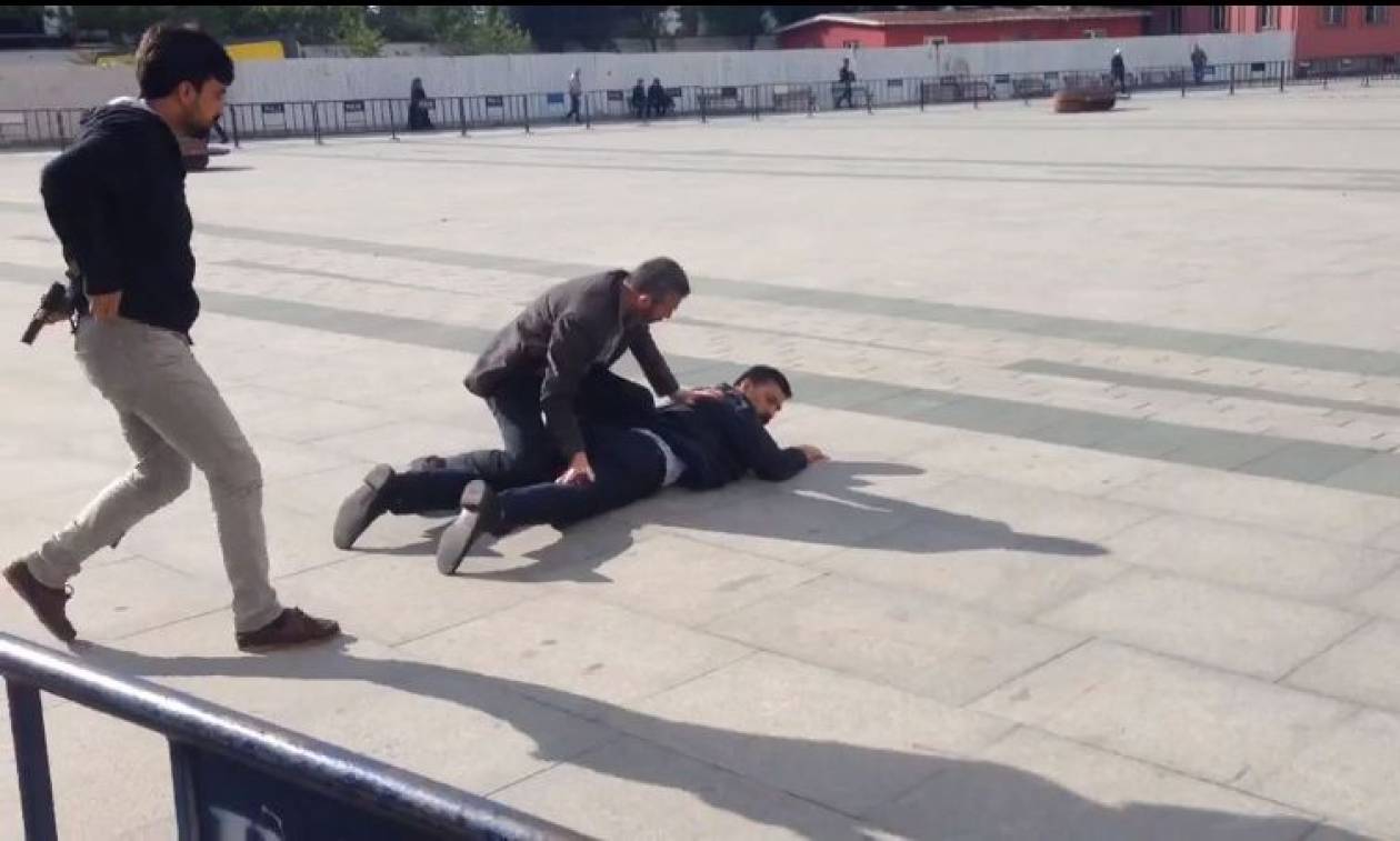 Πυροβόλησαν γνωστό δημοσιογράφο στα δικαστήρια της Κωνσταντινούπολης (Pics & Vids)