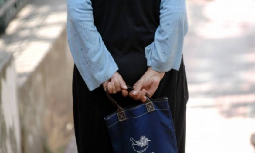 Ηράκλειο: Επεισοδιακή σύλληψη τσαντάκια - Στα 7.000 ευρώ υπολογίζεται η λεία του