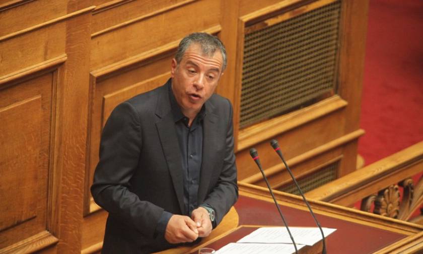 Θεοδωράκης: Eίστε κυβέρνηση σαν το νερό του Καματερού