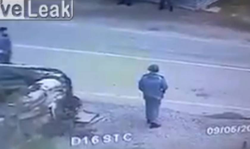 Σοκαριστικό βίντεο: Η στιγμή που βομβιστής αυτοκτονίας πυροδοτεί τα εκρηκτικά