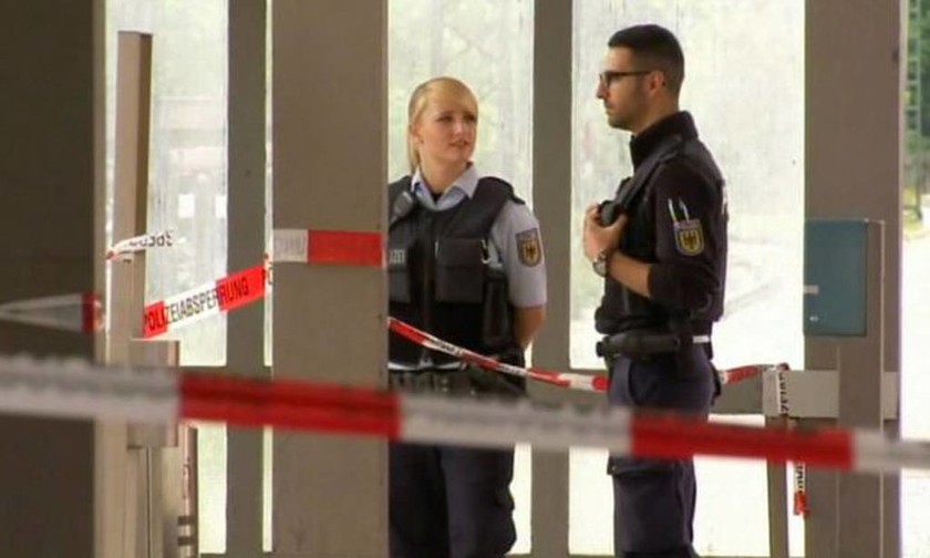 Αιματηρή επίθεση στο Μόναχο – Ένας νεκρός και τρεις τραυματίες (photos)