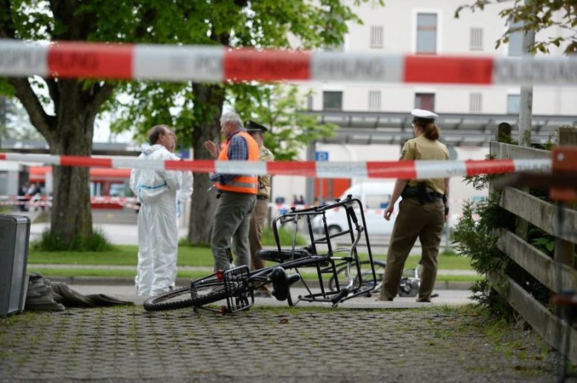 Αιματηρή επίθεση στο Μόναχο – Ένας νεκρός και τρεις τραυματίες (photos) 