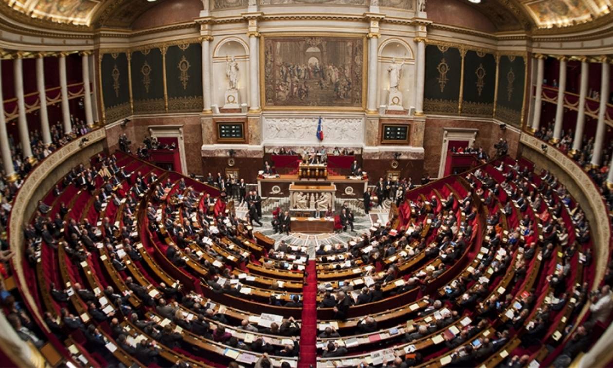 Γαλλία: Σε νομοθετικό «πραξικόπημα» προχωρά η κυβέρνηση για να περάσει αμφιλεγόμενο νομοσχέδιο (Vid)