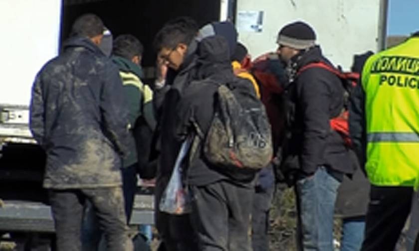 Σκόπια: Φορτηγό μετέφερε παράνομα δεκάδες μετανάστες από την Ειδομένη