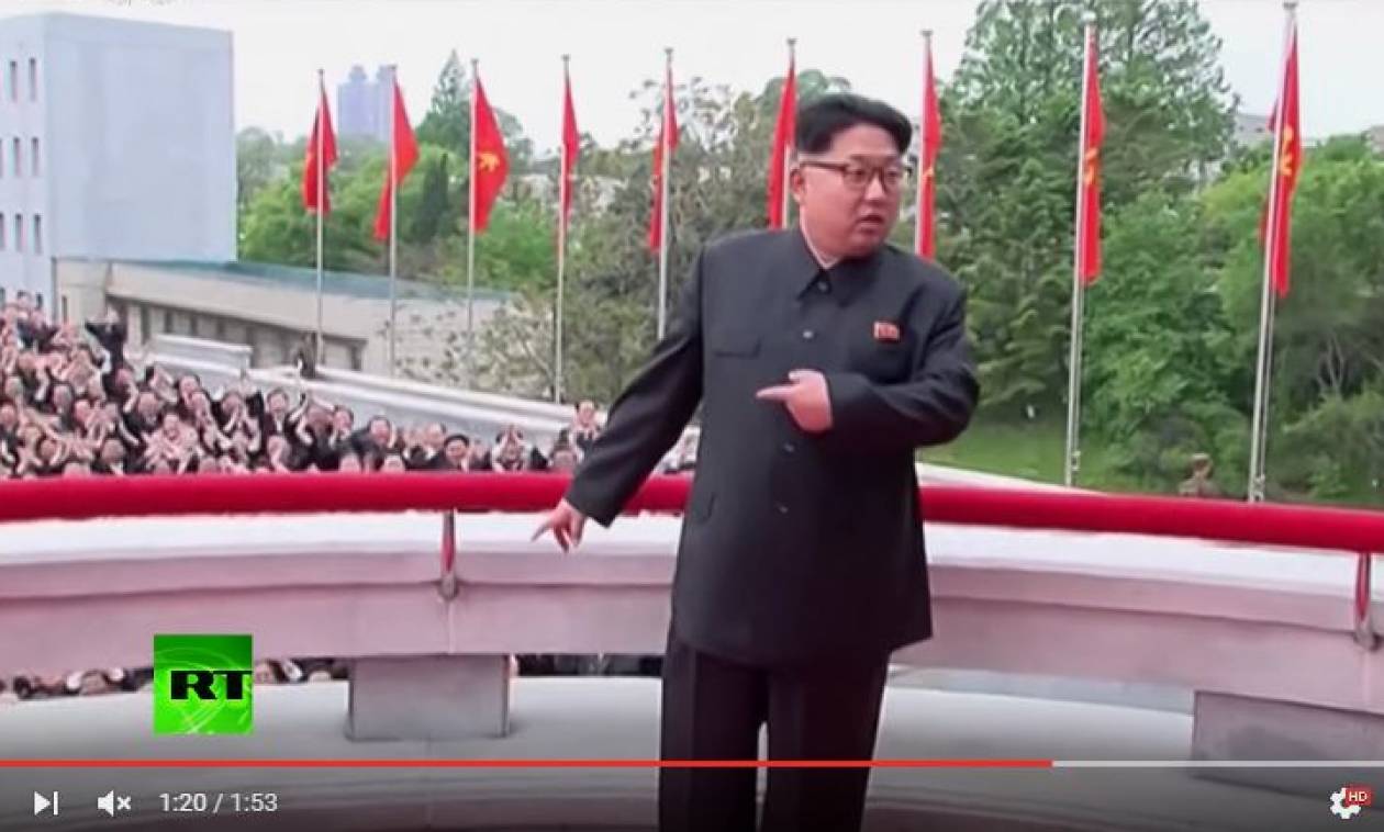 Το βίντεο που θα μείνει στην ιστορία: H συγχρονισμένη... αποθέωση του Κιμ από χιλιάδες Κορεάτες
