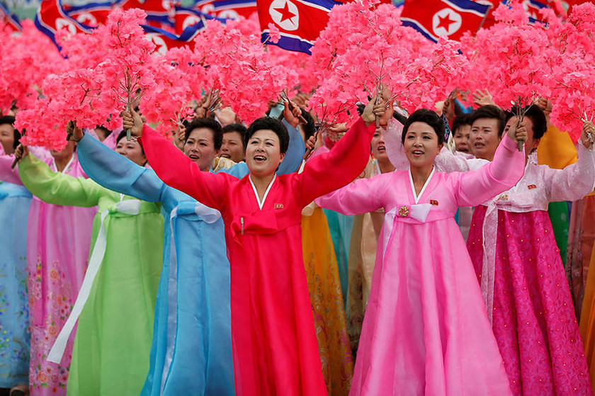Το βίντεο που θα μείνει στην ιστορία: H αποθέωση του Κιμ Γιονγκ Ουν από δεκάδες χιλιάδες Κορεάτες 