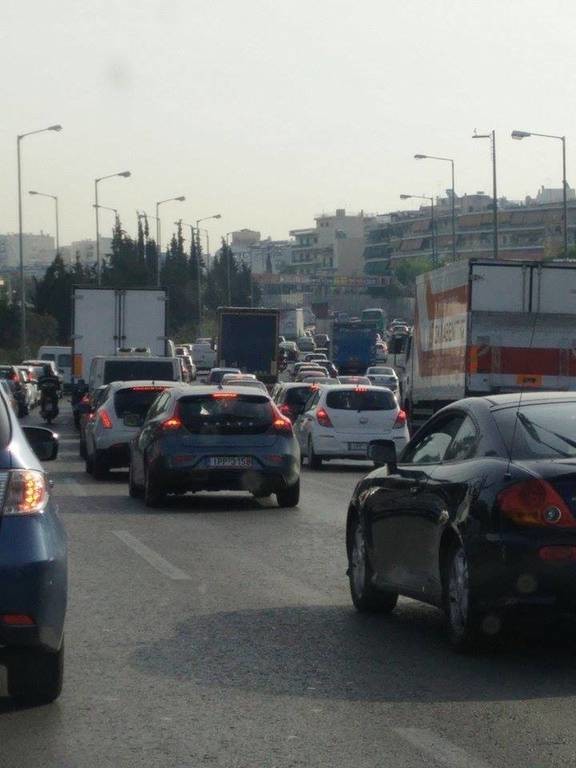 Προσοχή: Κυκλοφοριακό «έμφραγμα» στους δρόμους – Πού παρατηρούνται προβλήματα 