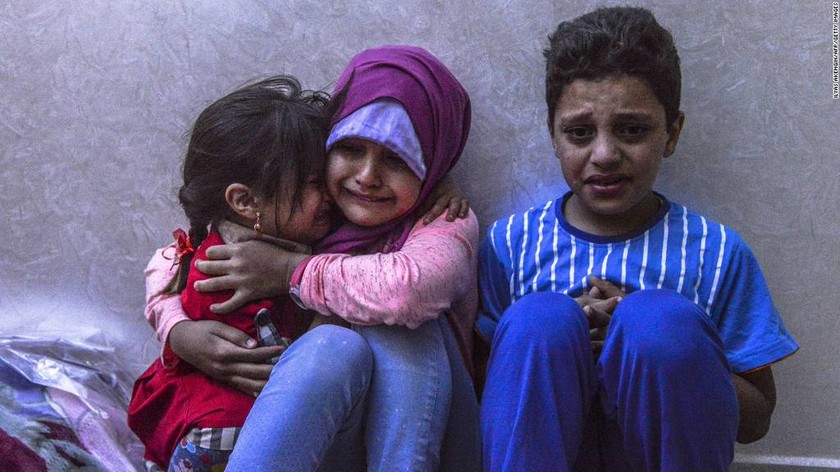 Παιδιά στην πόλη Κίλις της Τουρκίας κατά τη διάρκεια επίθεσης με ρουκέτες