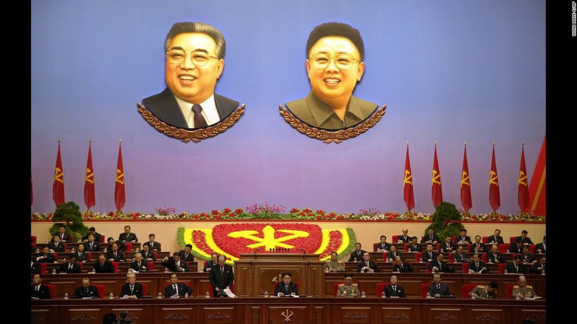 Ο Κιμ Γιονγκ Ουν στο συνέδριο του εργατικού κόμματος στην Βόρεια Κορέα