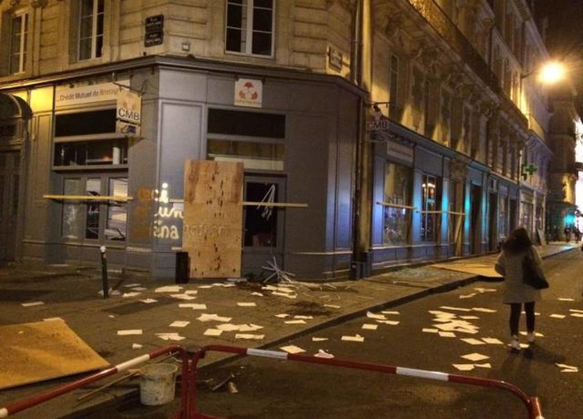 Εκτός ελέγχου η κατάσταση στη Γαλλία: Απαγόρευση διαδηλώσεων έπειτα από μια «νύχτα φωτιάς» (Vids)
