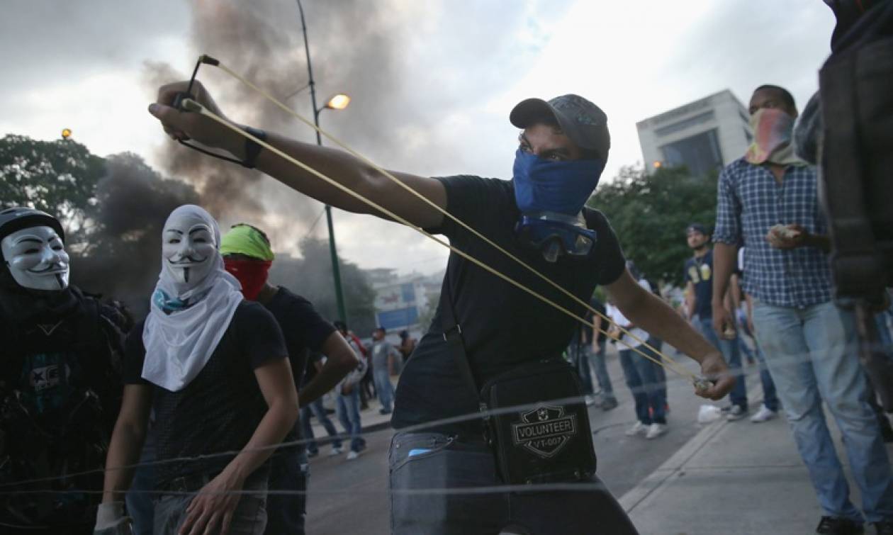 Βενεζουέλα: Στο χείλος της κοινωνικής έκρηξης (Pics & Vids)