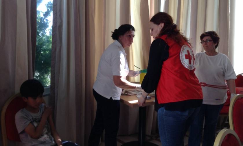 Ελληνικός Ερυθρός Σταυρός: Εμβολιάστηκαν 100 παιδιά προσφύγων για Ηπατίτιδα Α