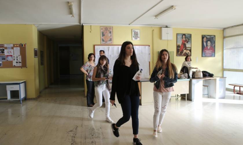 Πανελλήνιες 2016: Σε αρχαία ελληνικά και μαθηματικά εξετάζονται οι υποψήφιοι