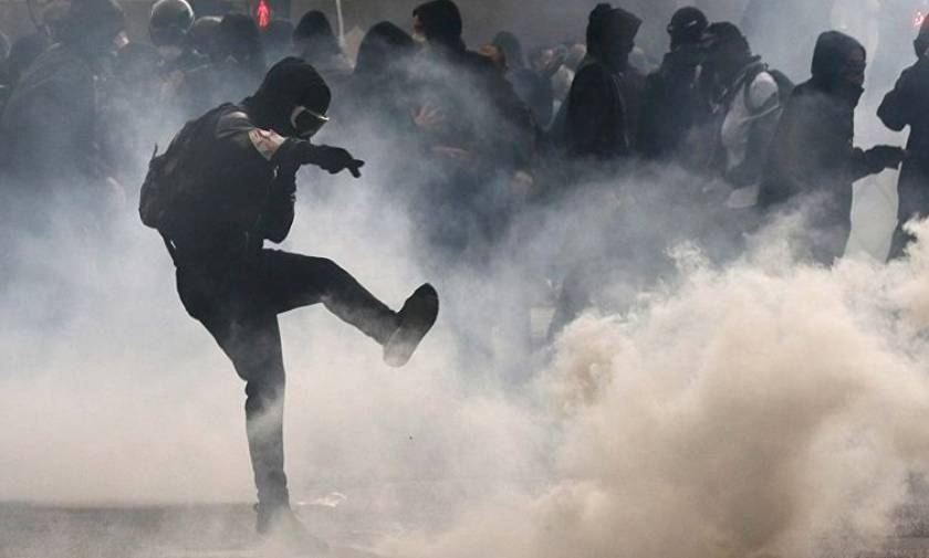 Καζάνι που βράζει η Γαλλία - Άγρια επεισόδια ανάμεσα σε αστυνομία και διαδηλωτές (videos)