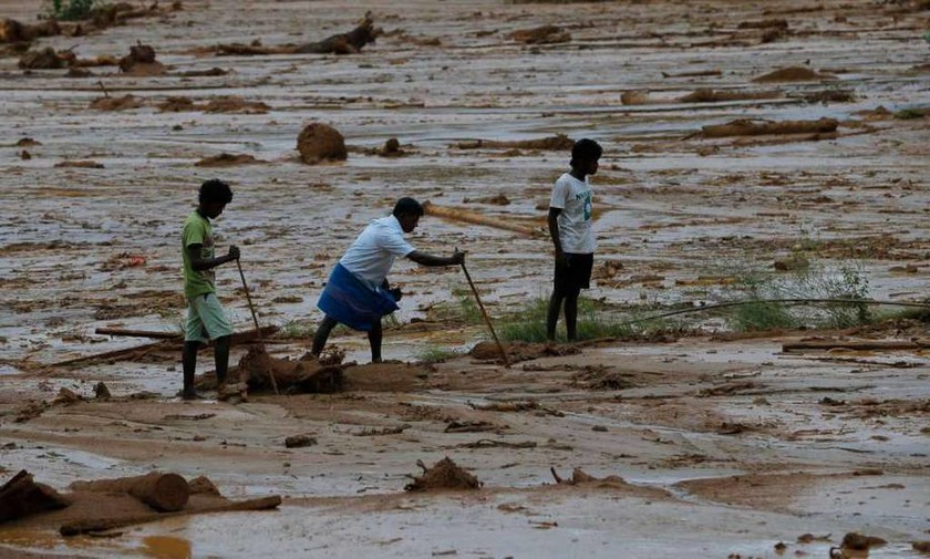 Εικόνες βιβλικής καταστροφής στη Σρι Λάνκα από τις έντονες βροχοπτώσεις - Φόβοι για 150 νεκρούς