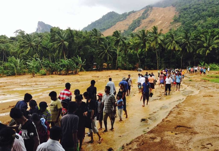 Εικόνες βιβλικής καταστροφής στη Σρι Λάνκα από τις έντονες βροχοπτώσεις - Φόβοι για 150 νεκρούς