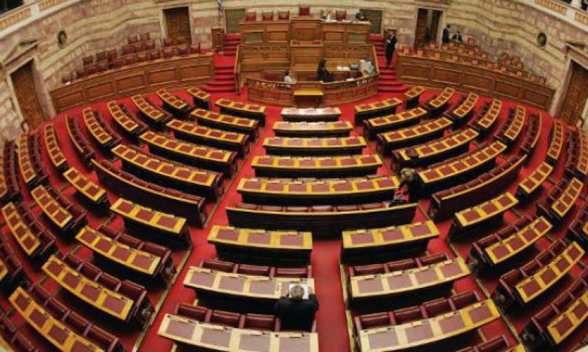 Στην Βουλή το υπερ-νομοσχέδιο χωρίς τον «κόφτη»