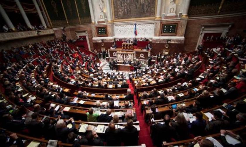 Το κοινοβούλιο της Γαλλίας ενέκρινε την παράταση της κατάστασης έκτακτης ανάγκης