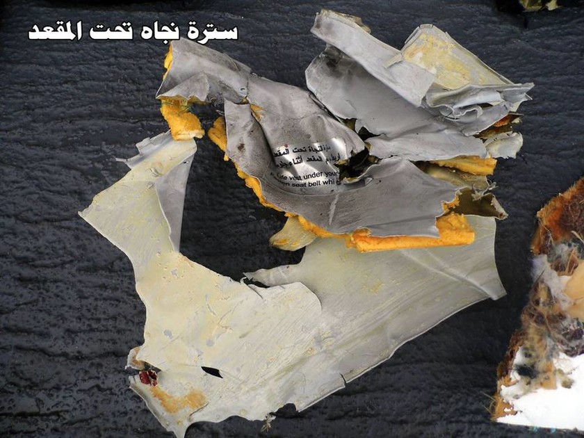 EgyptAir: Μάχη με τον χρόνο για τον εντοπισμό των «μαύρων κουτιών» της μοιραίας πτήσης (Pics & Vids)